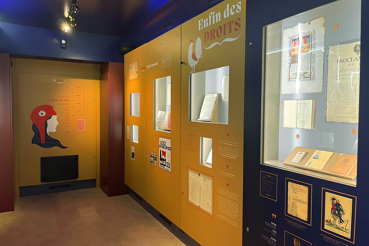 Scénographie exposition itinérante Archives Départementales Scénographie exposition itinérante Archives Départementales