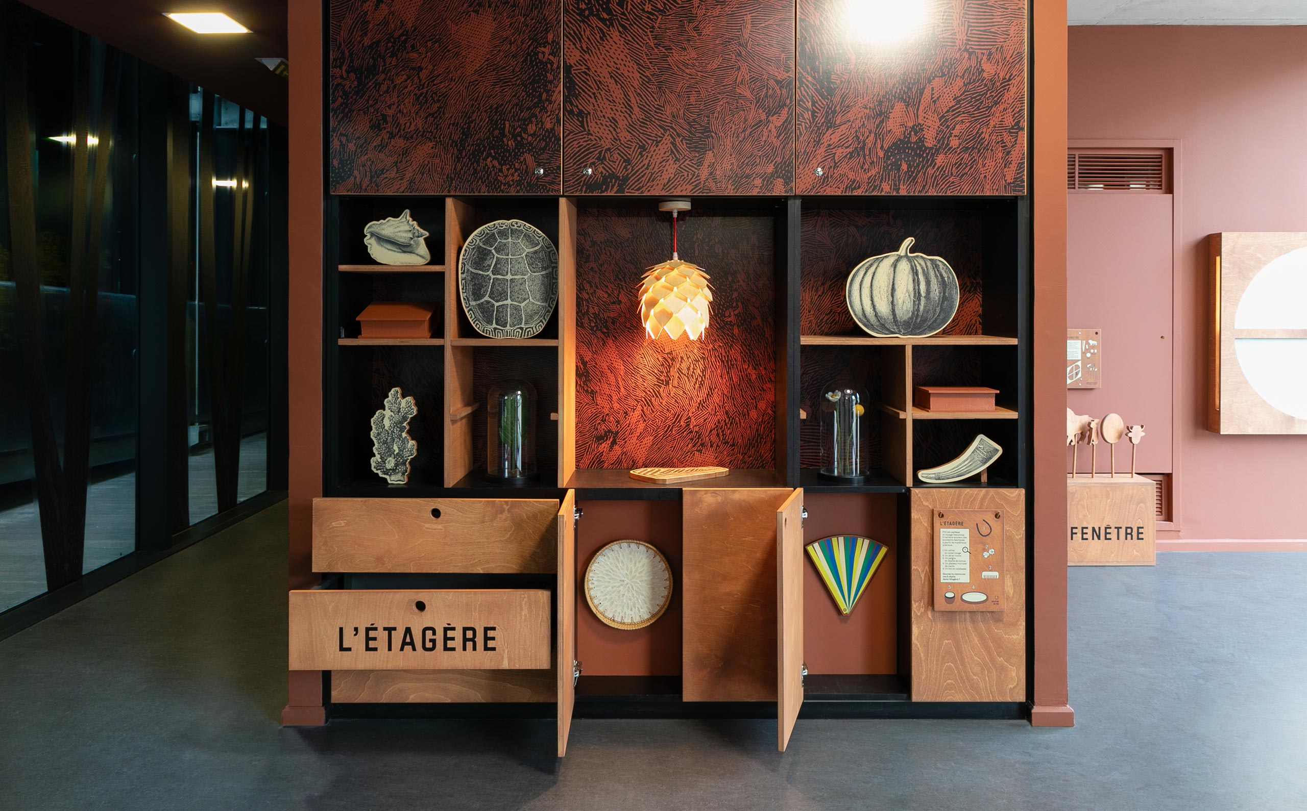 Etagere_fabuleux-terrier Signalétique Quartier Ménoc